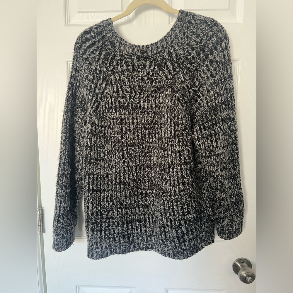 Forever 21 Chunky Sweater. Size Large